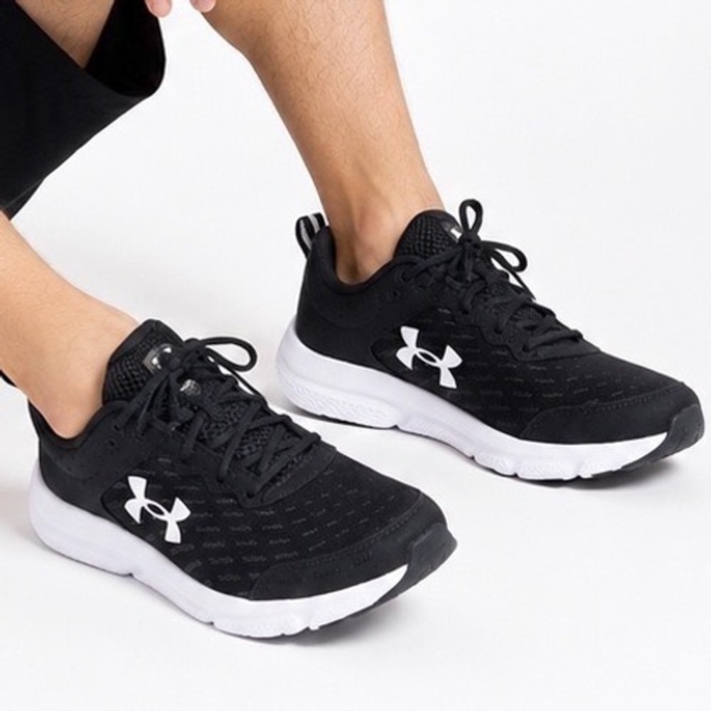 Under Armour Charged Assert 10 Running Shoes Black White 10.5 Activewear 71-04 - Picture 1 of 15